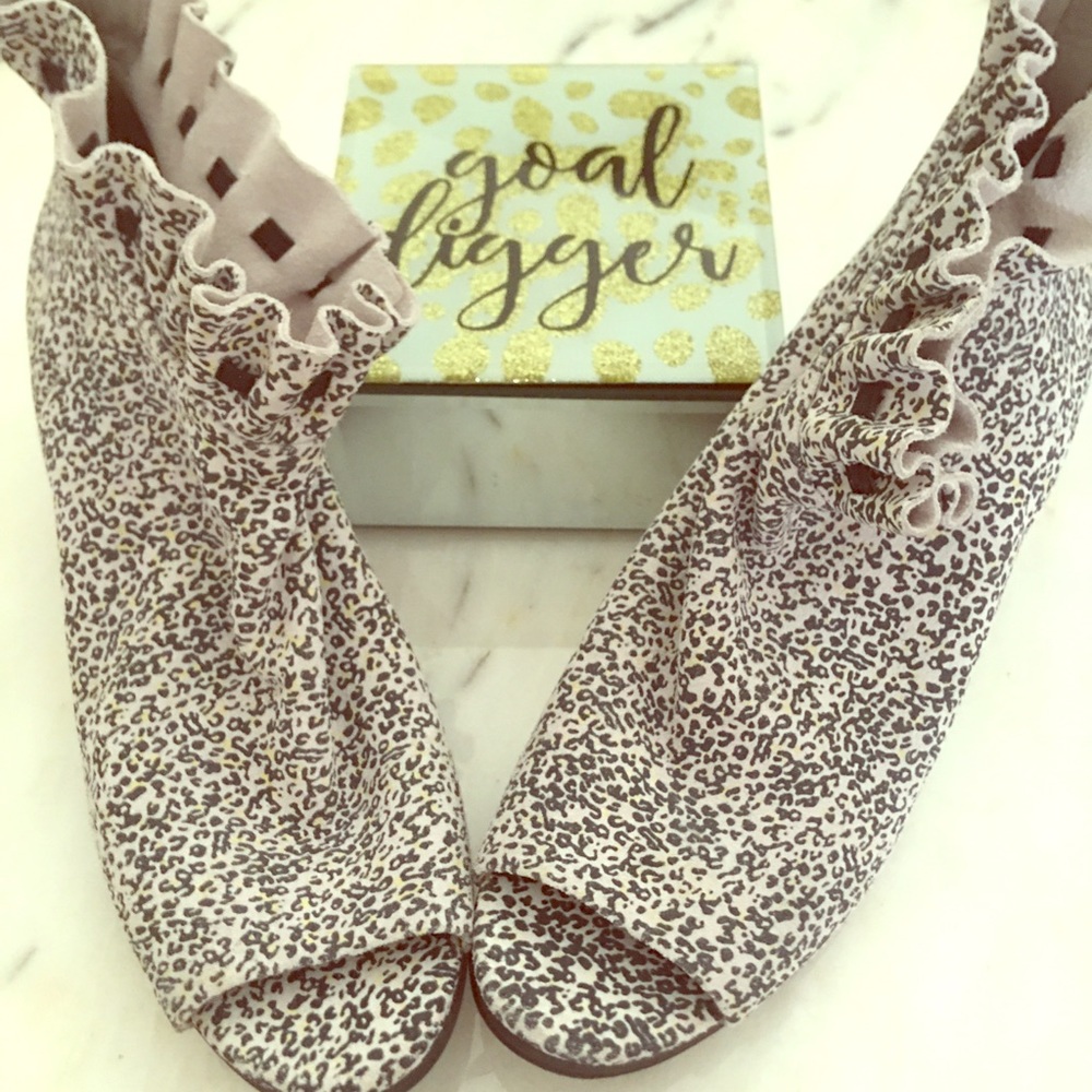 Lori Goldstein Boots, size 8.5!!